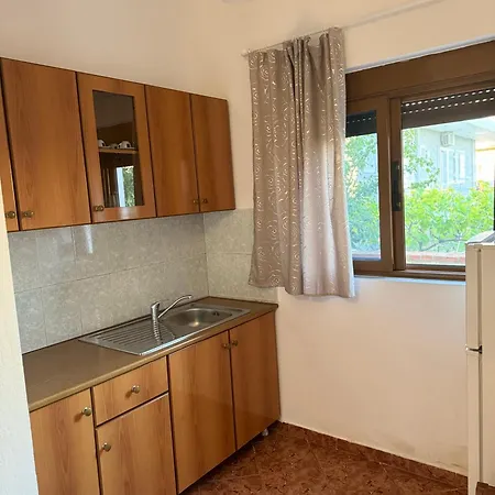 Natyra Guest house